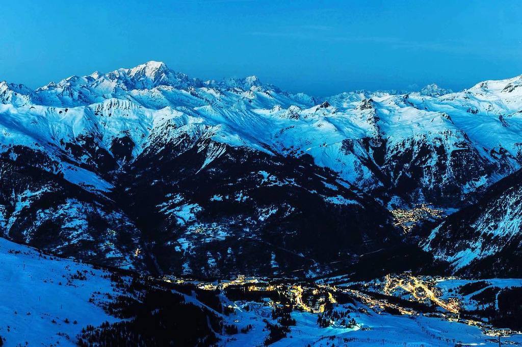 courchevel's tweet photo. #Courchevel overview #night #winter #montblanc #cvlmoment #letscourcheveltogether #3vallees https://t.co/sf9KyBHsQG https://t.co/1JJH8NDy58