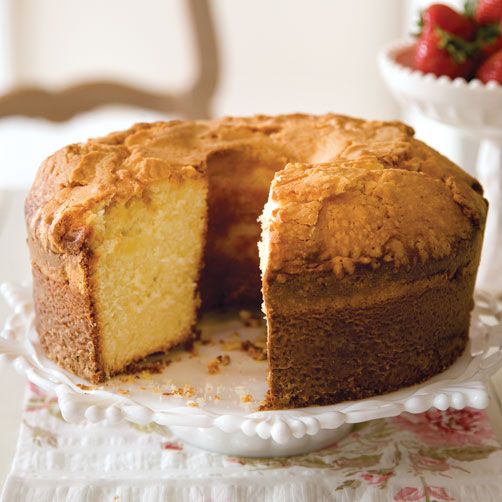 TasteMag's tweet image. Add some fresh #springstrawberries and whipped cream to this classic Pound Cake for an extra special #midweek treat. buff.ly/2ndeCyY