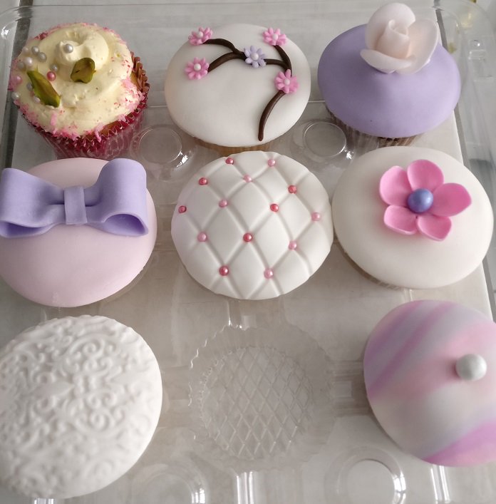 bakery_fantasy's tweet photo. En los preparativos de la boda, la degustación. #mesadulce.  #bakeryfantasy #cupcakes #quequeboda #galletas #pasteldesnudo https://t.co/Fl9ZKUGVoz