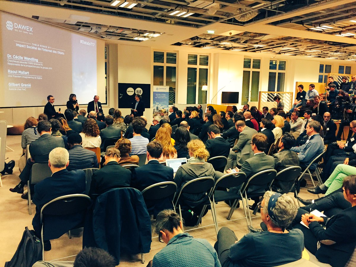 Iheartstartups's tweet image. .@CecileWendling @RaoulMallart @GilbertGrenie décryptent l'impact sociétal de l'#IOT à la conférence @DawexData #DataIoT17 #FrenchTech