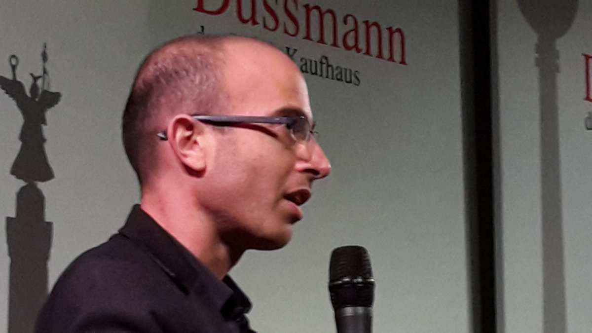 MiltoSchmidt's tweet photo. Watch interview with famous writer Yuval N. #Harari at 8.30 p.m. today on Facebook @dw.business https://t.co/Gmp3n9r5Qe