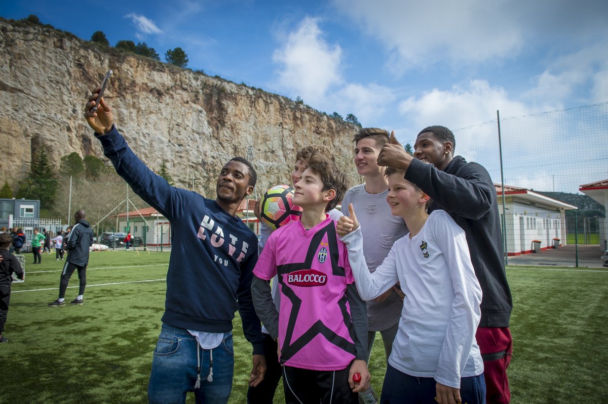 AS_Monaco's tweet photo. Beau moment de partage cet après-midi entre la CFA et les jeunes du CATPP de Monaco ! #ConnectingValues

🎥➡️ https://t.co/A72eYRjHNr https://t.co/uhlCvp3a4S