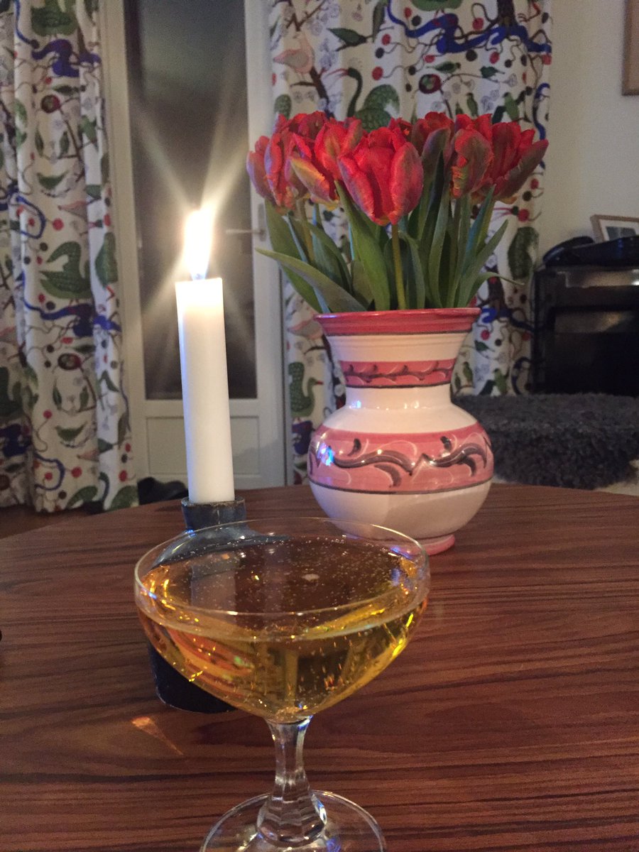 EnLokatt's tweet photo. Sju år utan en bror idag. Minns honom som han hade velat, med bubbel och vardagslyx. https://t.co/iJU6GNPgys