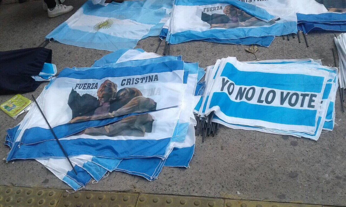 Lilulav's tweet photo. Y esto es por la educación? 
#ParaLaManoPorota https://t.co/YubiM8PpyO
