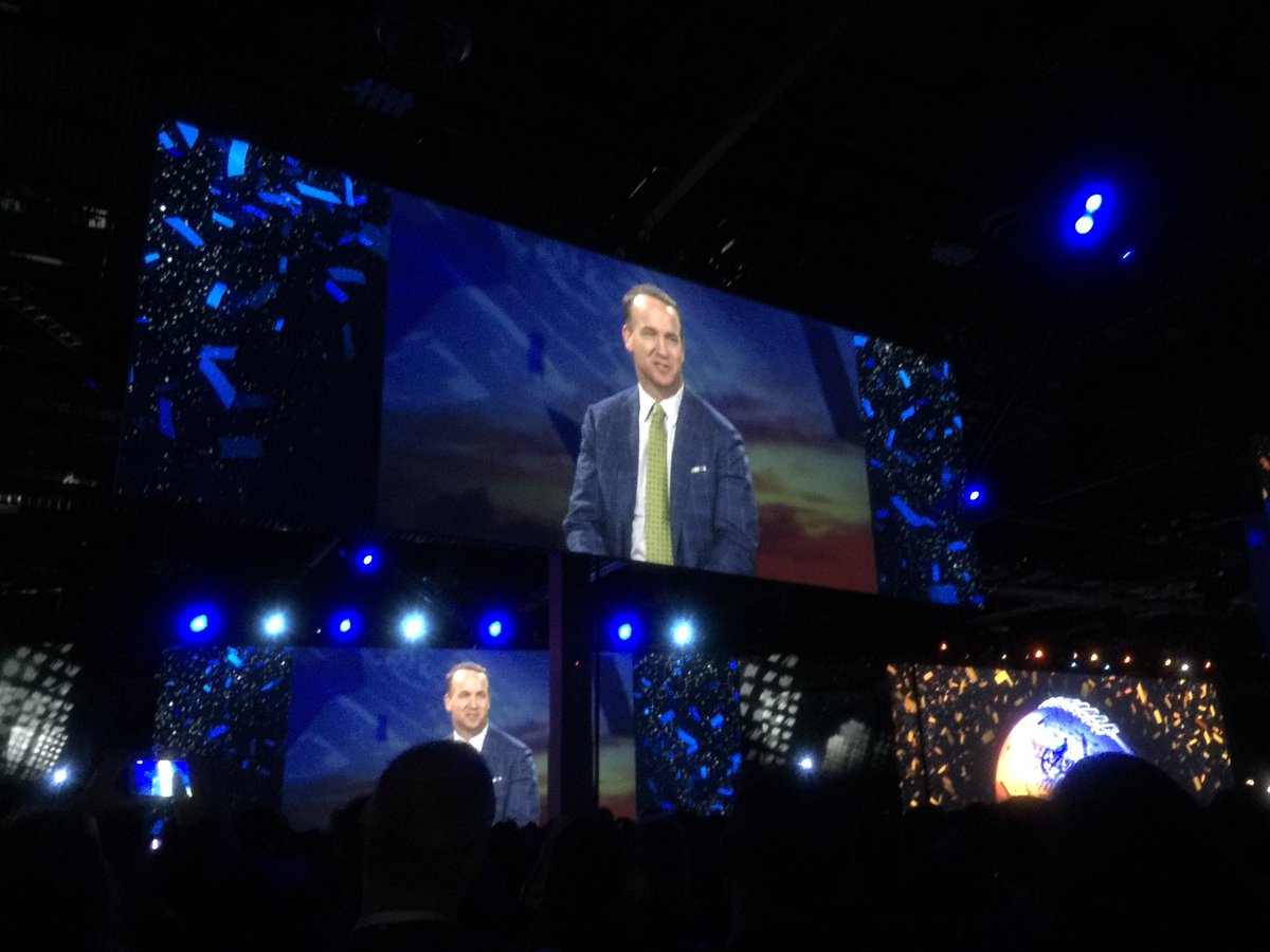mdacay's tweet photo. "If you can't influence a team you can't lead a team." #PeytonManning on leadership at #AdobeSummit https://t.co/jl8HF0Kgff