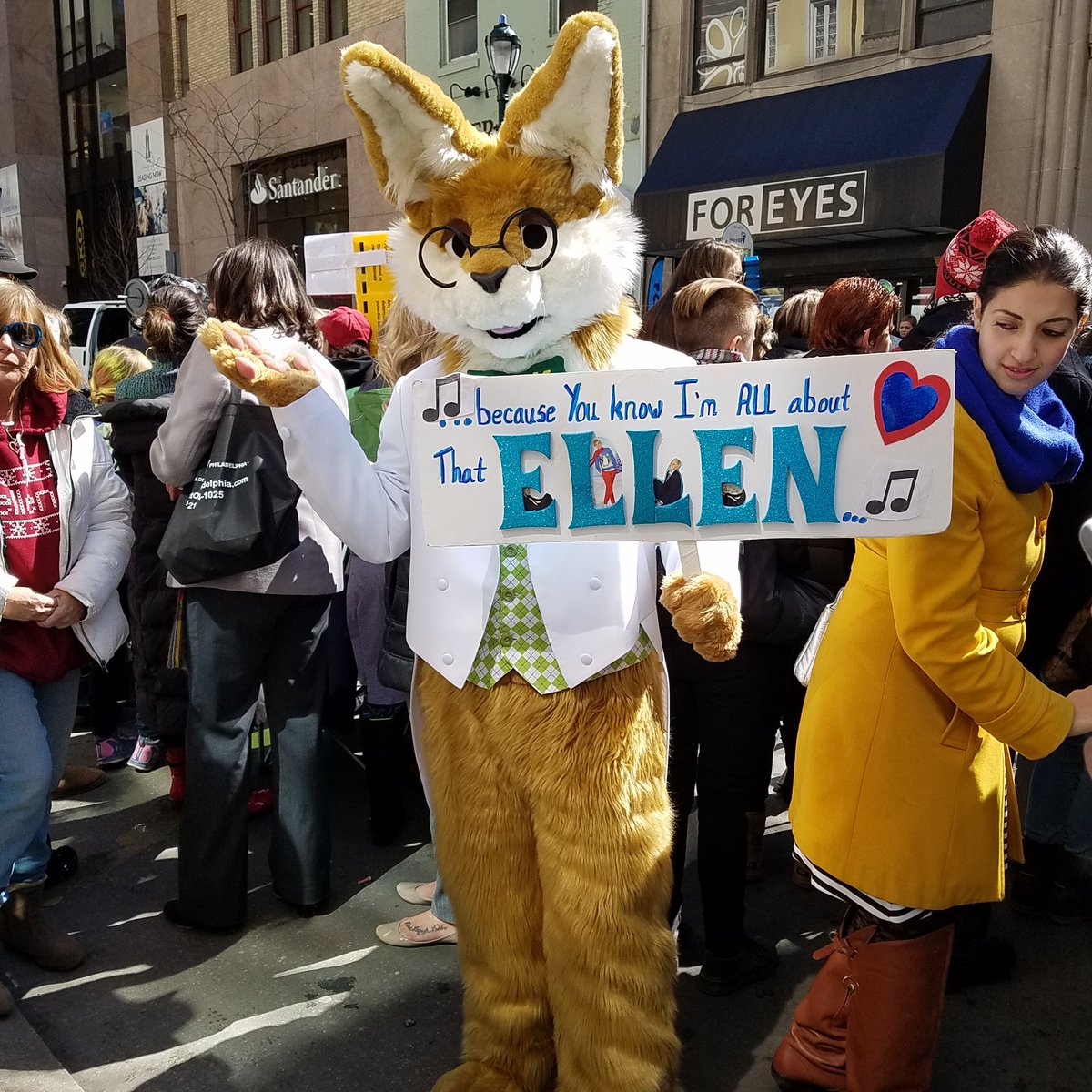 TRatzell's tweet photo. #EllenDeGeneres #Philly #RAKRabbit https://t.co/c38I3HbcBL