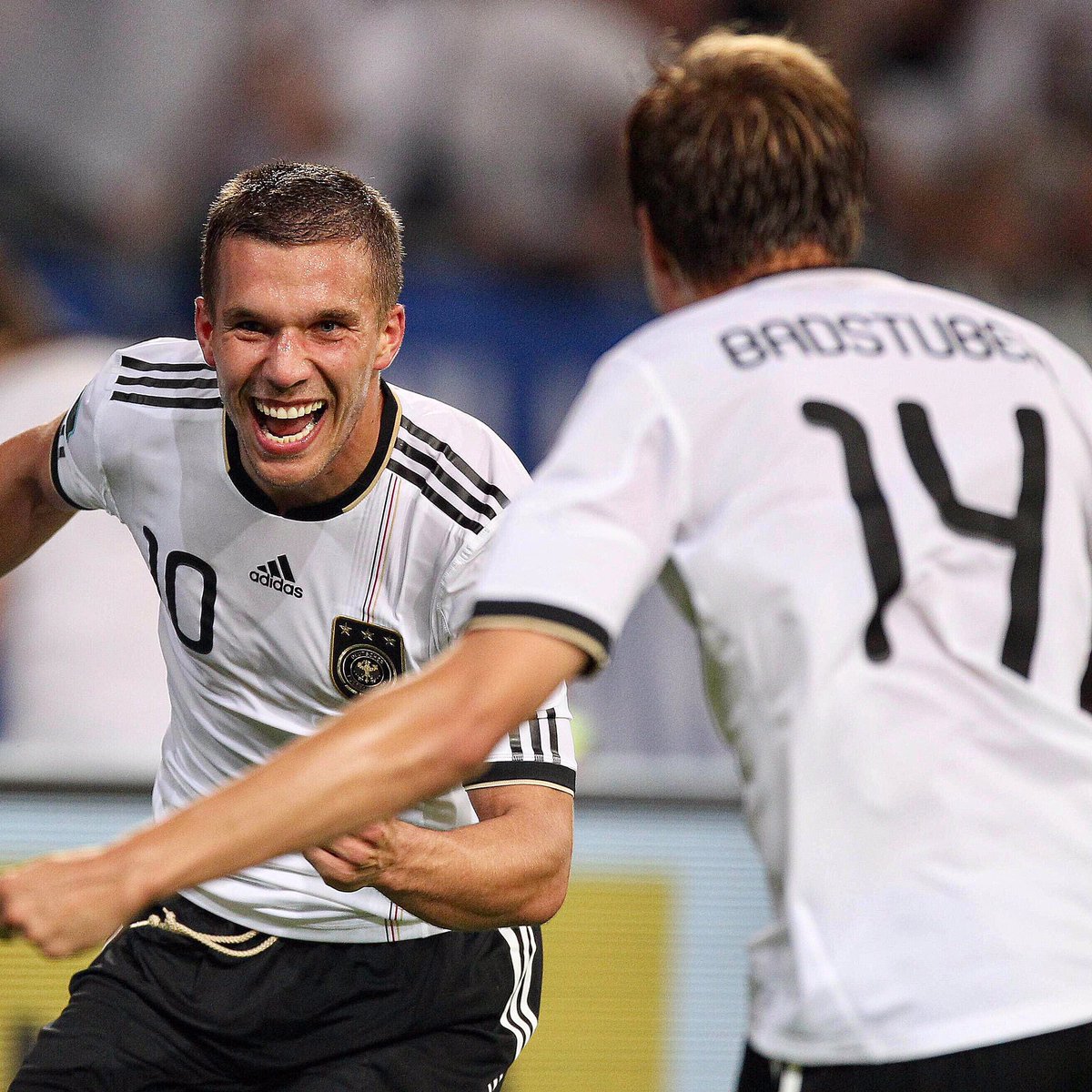 Wo du bist, ist gute Laune! 😃👍 Hat immer Spaß gemacht mit dir im @DFB_Team | #tschoepoldi https://t.co/0AvX3UEtyU