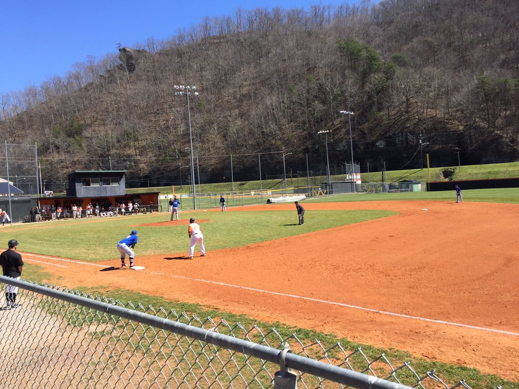 SenorDarby's tweet photo. Good luck #ALCbaseball at #Upikebears ...great day for baseball 😀⚾️ #alceagles #PerryFranklin https://t.co/nXIyhPvmIV