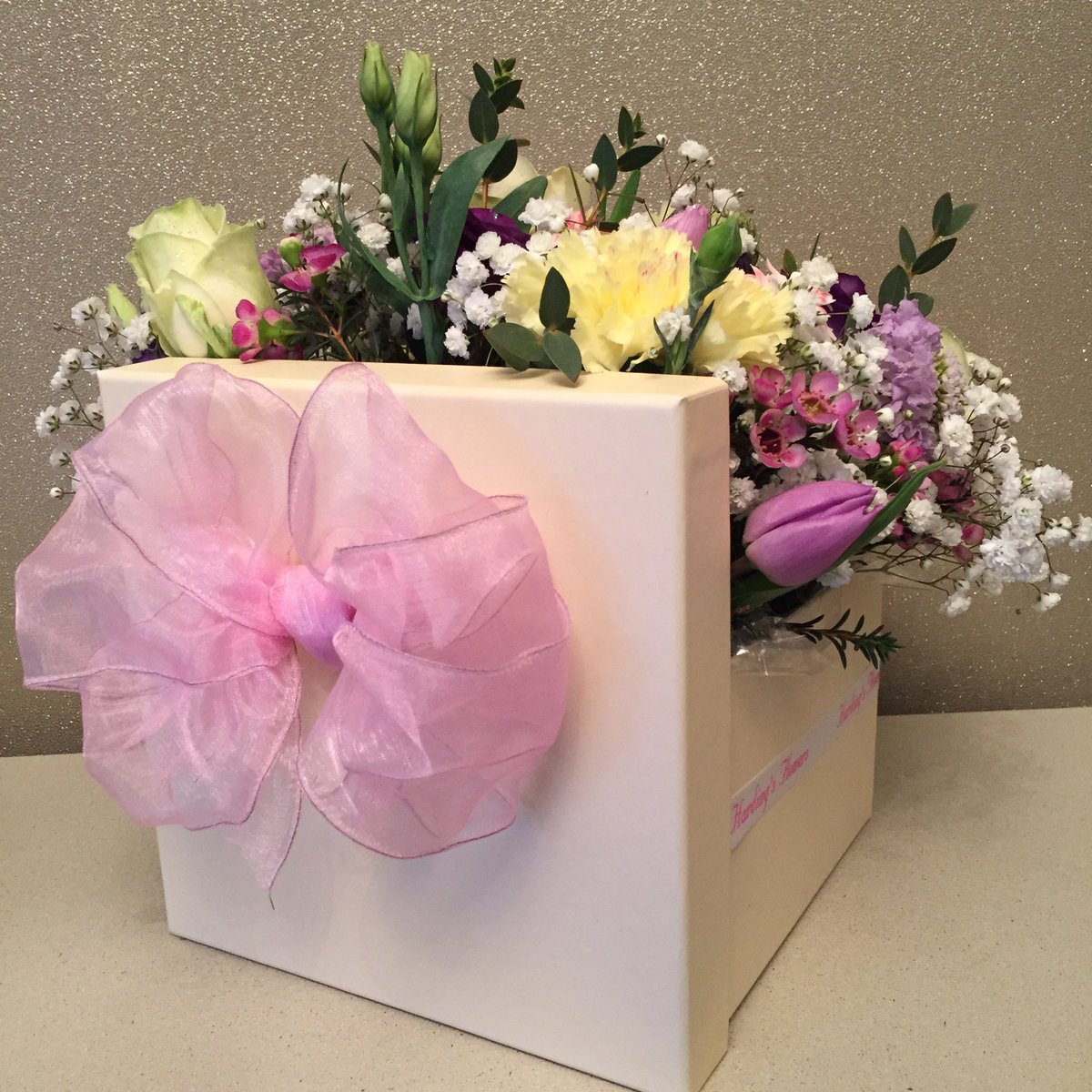 HardingFlowers's tweet image. #cheshuntflorist #hertfordshireflorist #hertfordshire #cheshunt #hatbox #mothersday