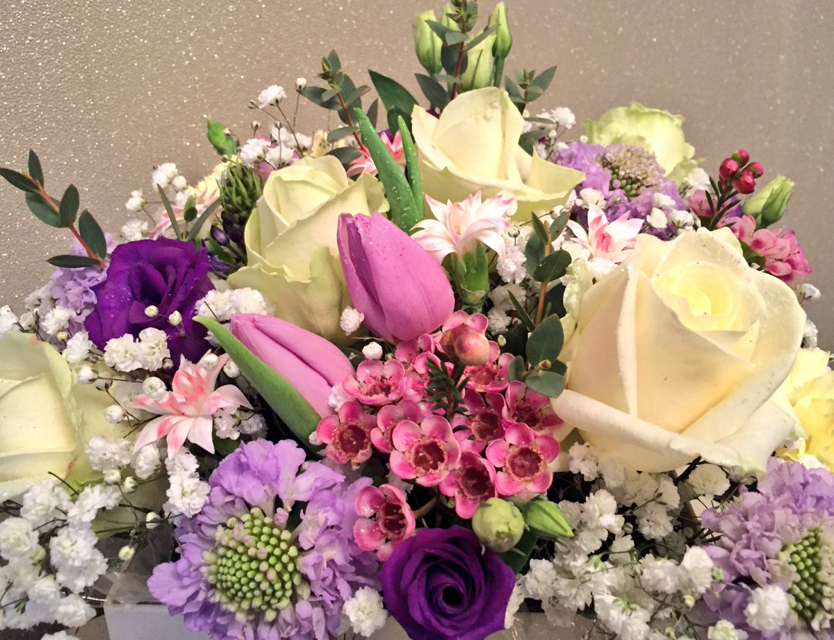 HardingFlowers's tweet image. #cheshuntflorist #hertfordshireflorist #hertfordshire #cheshunt #hatbox #mothersday