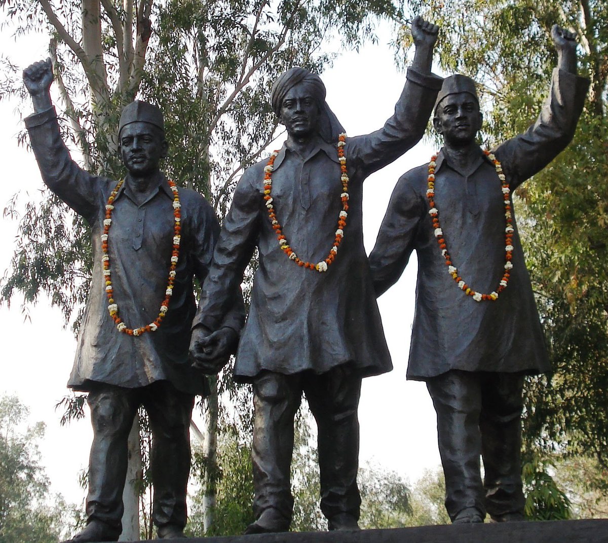 ABVPPunjab's tweet photo. ABVP Punjab Salutes to the HEROs of the NATION... 
#BhagatSingh #Rajguru #Sukhdev 
#23rdMarch #ShaeediDivas #RealHeros https://t.co/xObMVJ5GD2