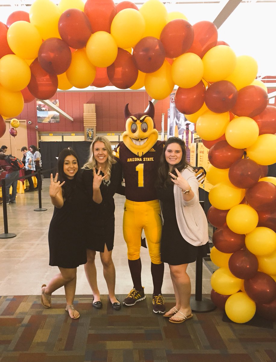 ASU_Alumni's tweet photo. Sparky stopped by to visit at #ASUGradFair today! @sundevilstores https://t.co/VC4Kc91ylI