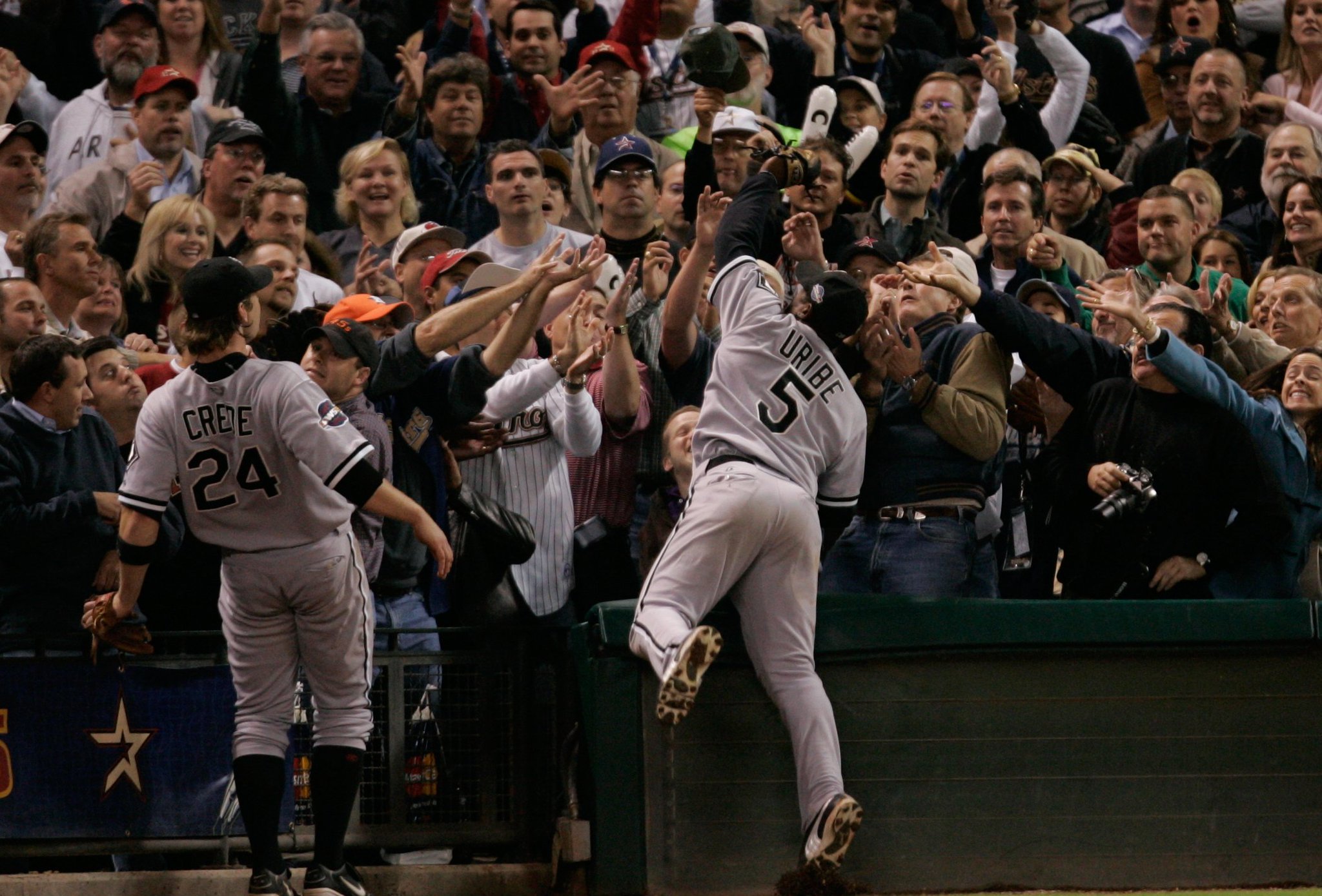 Happy 38th birthday to Juan Uribe! 