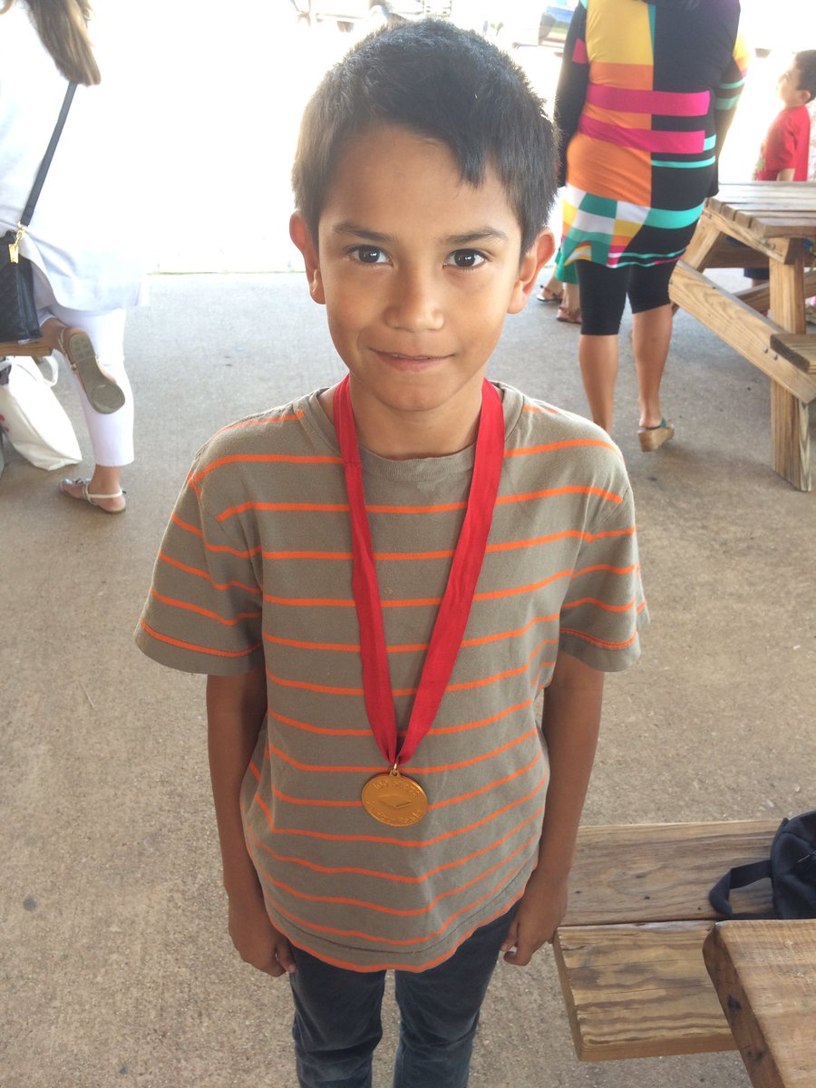 palacio5thgrade's tweet photo. Medals on medals on medals π₯ #ARC #GettingThoseSteps #HLEInspire https://t.co/YSQYokJkKt