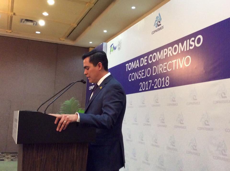gdehoyoswalther's tweet photo. En nombre de la familia @Coparmex reconozco a @NCamorlinga por su comprometida gestión como Pdte de @CoparmexMat en el periodo 2014-2016. https://t.co/uy6aOhJx1s