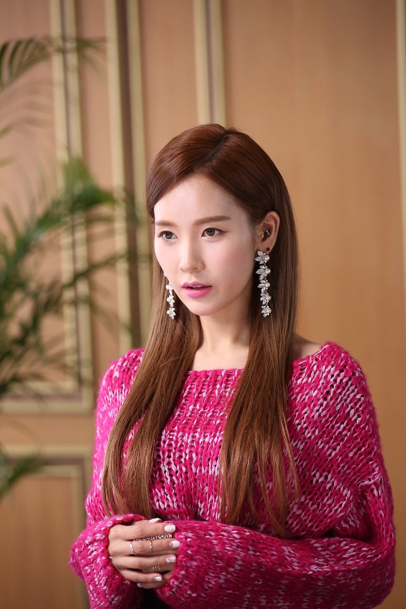 _GLAMorousGirlz's tweet photo. #BDAY MV making official photos #루시 #LUCY #kisum https://t.co/Vsx37olITN