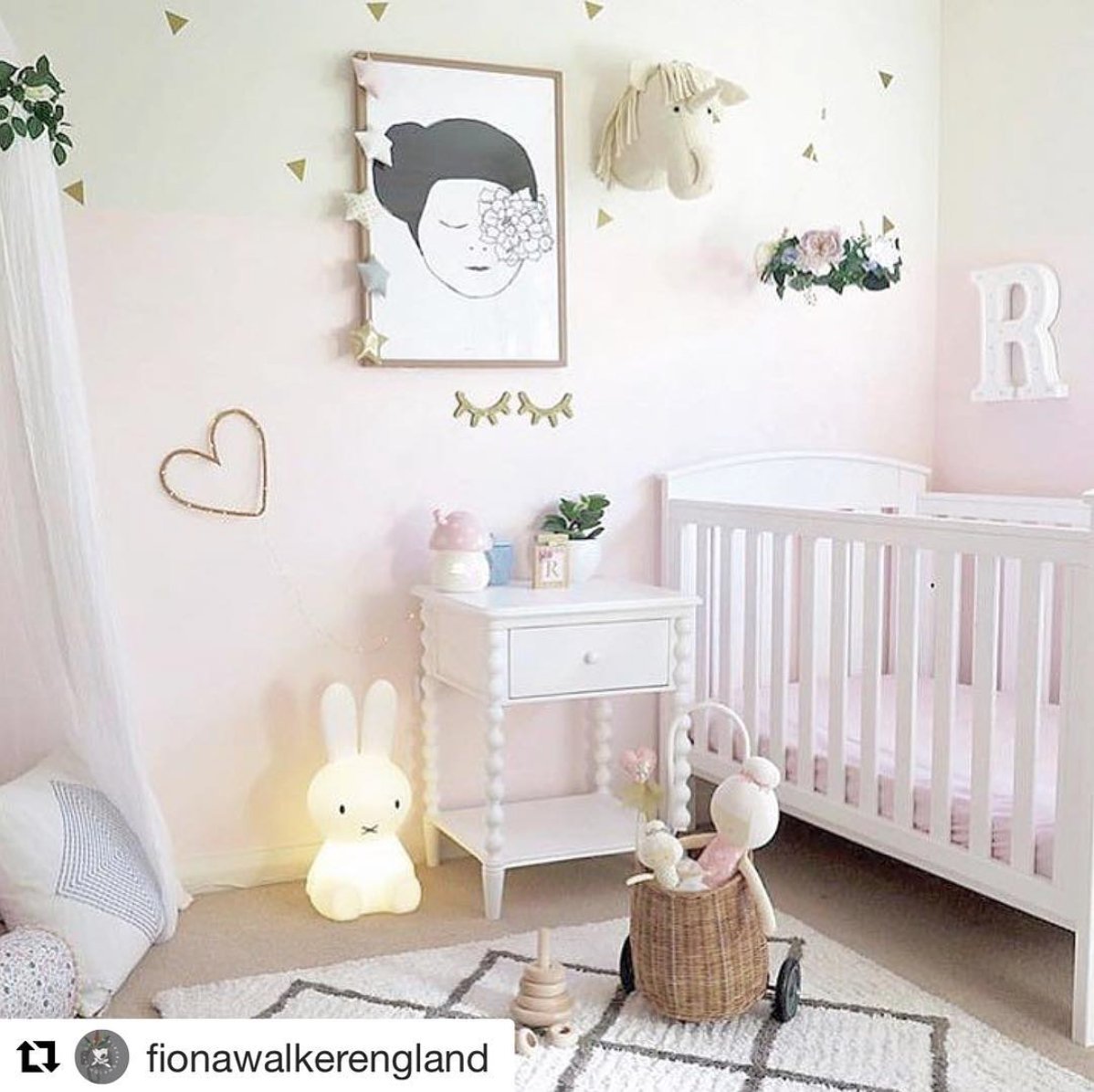 efl_sales's tweet photo. 🌸🦄 Adorable girl's room by Pretty in Pine! With a touch of @fionawalkerltd cream unicorn magic! ✨🌷 https://t.co/v7fOpFGOHR
