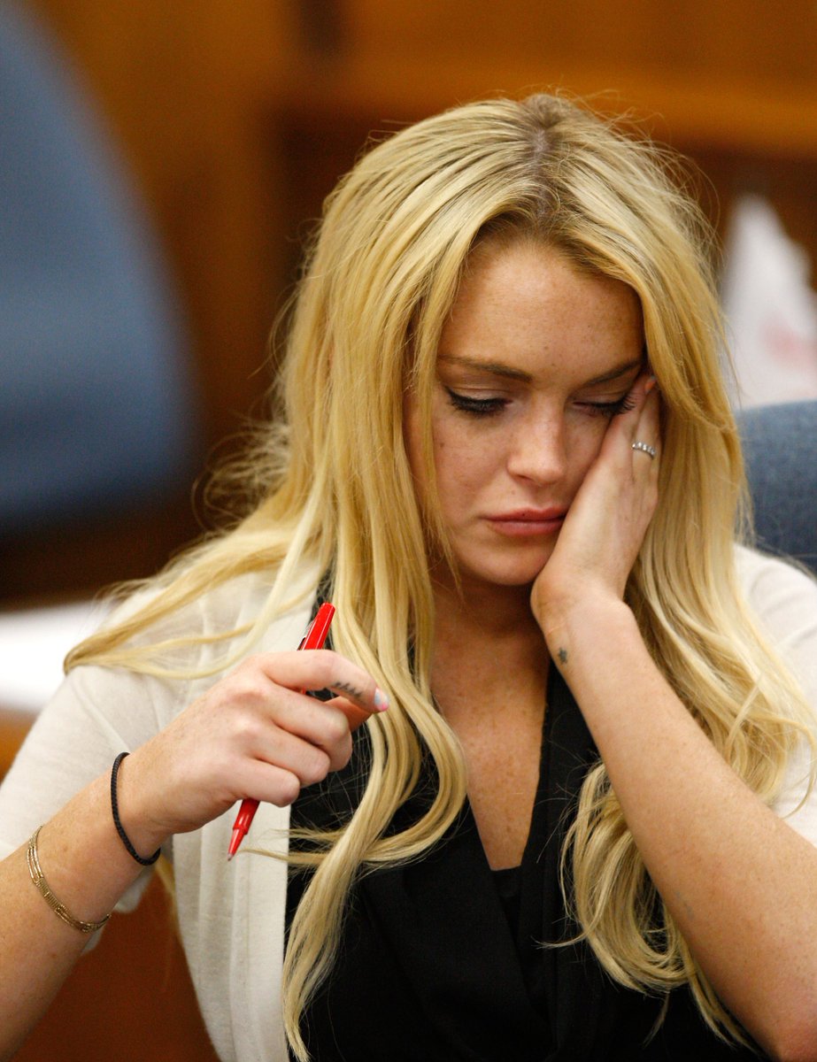 homomess93's tweet photo. current mood: @lindsaylohan in court https://t.co/l2FdRXyurE