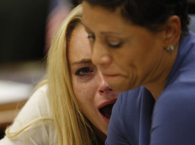 homomess93's tweet photo. current mood: @lindsaylohan in court https://t.co/l2FdRXyurE