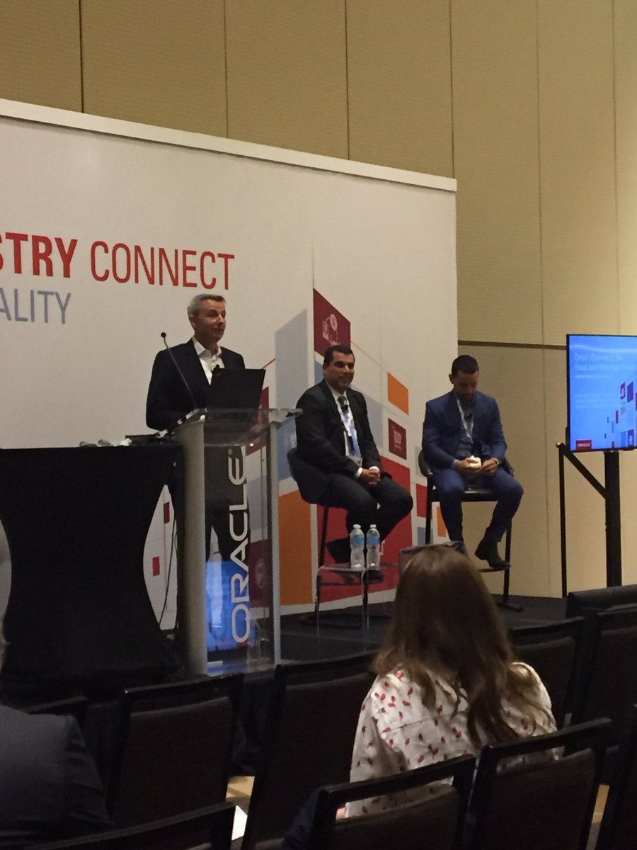 OracleHosp's tweet image. F&amp;amp;B Omni-Channel &amp;amp; Evolving Service Model w/ @richardtallboy @wagamama_uk, Michael Schofield #QSRH, Felipe Ytuarte #SushiTai #OracleIC17