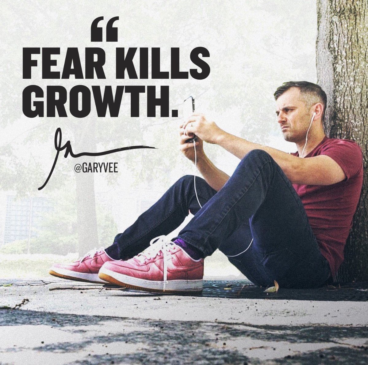 dailyvee's tweet photo. Do not let fear deter you from your goals and dreams. There is no reason to not be successful in this world. All you have to do is hustle. 🔑 https://t.co/uaesR0wRPx