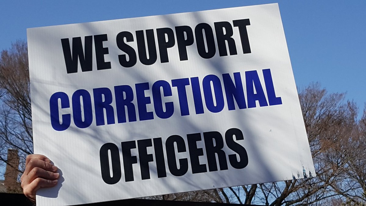 302BackTheBlue's tweet image. Rally happening NOW!  Please DE legislators, help our COs stay safe!!!