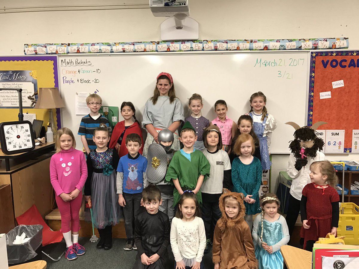 MrsHallsClass's tweet photo. Dressed as our favorite fairytale and folk tale characters. #marchisreadingmonth https://t.co/3MNJoGlXYR