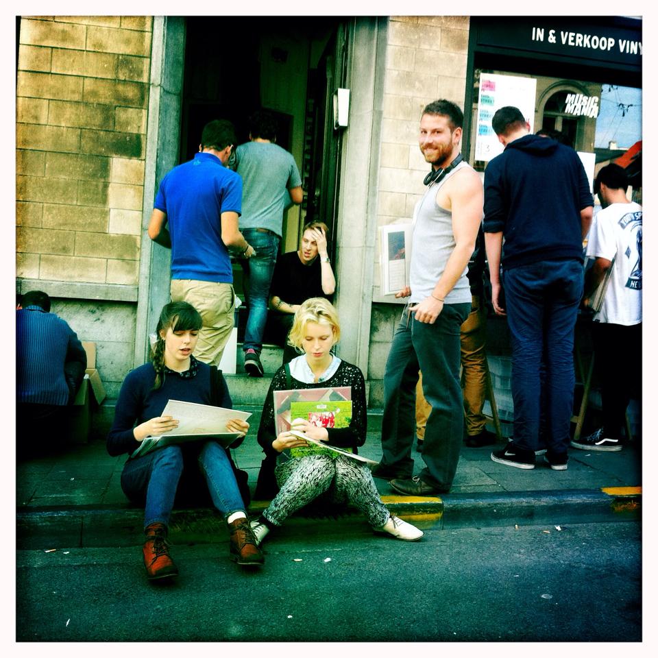 daMusic (@damusic) on Twitter photo .<a href="/MusicManiaGent/">Music Mania Gent</a>, <a href="/vooruit/">Vooruit</a> en @DEMOCRAZY slaan opnieuw de handen in elkaar voor <a href="/recordstoredayb/">Recordstoredaybelgië</a> damusic.be/telex/record-s… .<a href="/MusicManiaGent/">Music Mania Gent</a>, <a href="/vooruit/">Vooruit</a> en @DEMOCRAZY slaan opnieuw de handen in elkaar voor <a href="/recordstoredayb/">Recordstoredaybelgië</a> damusic.be/telex/record-s…