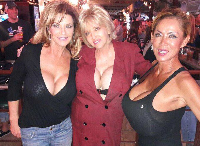 Dede, Mink and i on Fremont Street having some fun... https://t.co/r6F2Yn7cVe