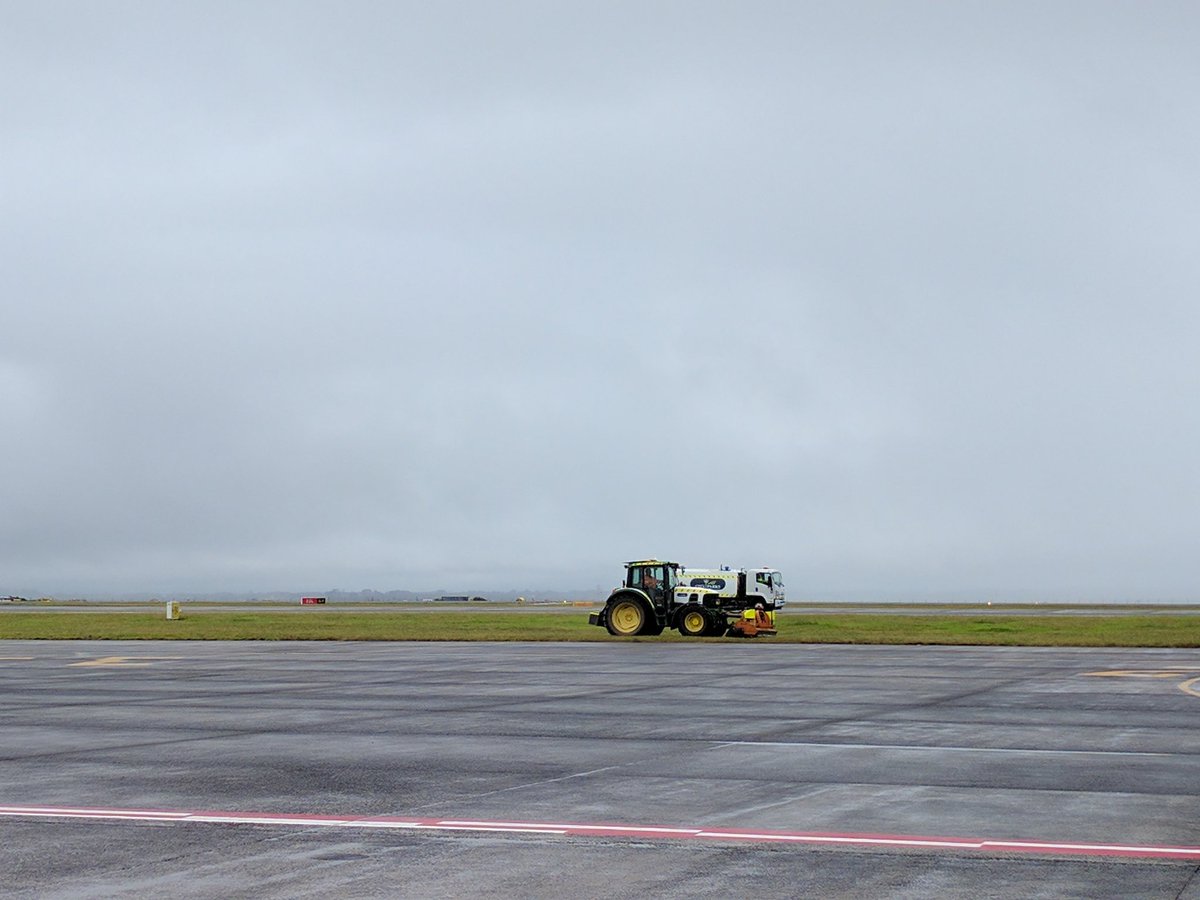 belowmda's tweet photo. @RobFromNZ @flightradar24 and we cross live.. Yep he's still going 24 hrs later! https://t.co/FWtAi9UHdP