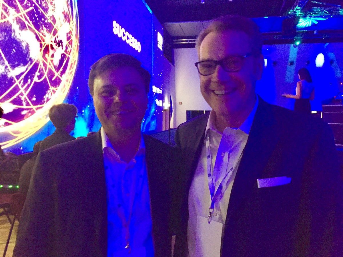 Decollanz's tweet photo. .Tra 2 anni ⏳chi non accetta oggi la sfida dell'innovazione digitale💡sarà fuori dal mercato ⏰ @ecereda #IBM oggi al #FED2017 #NOWisNEXT https://t.co/AgX0gJm7sA