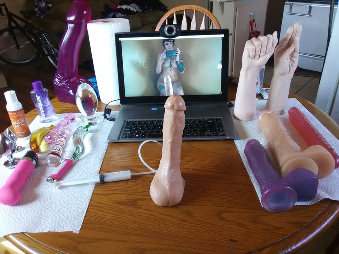 Here's a look at MY pov when we play every day! See something forbidden and want personal clips? Email<a href="/tag/camgirl"class="tags"><span>#camgirl</span></a><a href="/tag/dildo"class="tags"><span>#dildo</span></a><a href="/tag/bigdickislife"class="tags"><span>#bigdickislife</span></a>