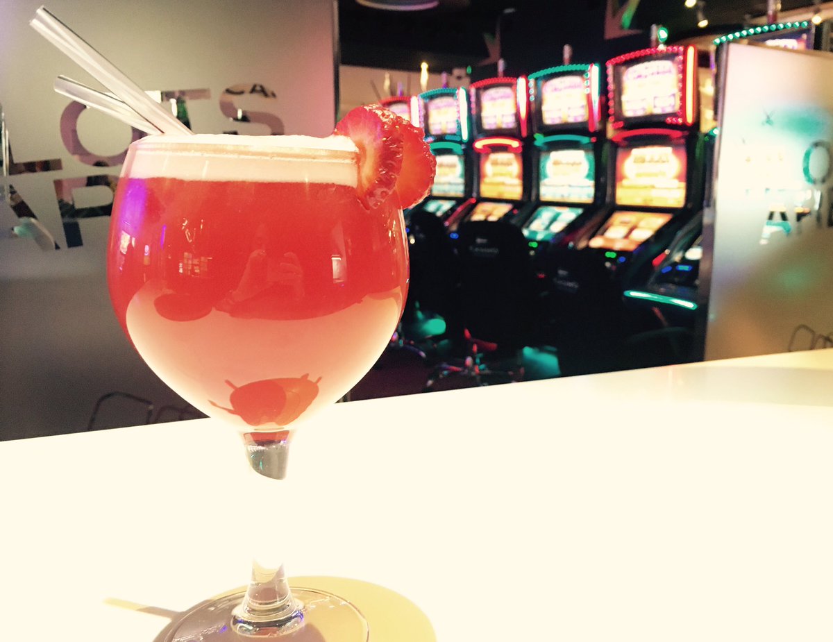 PokerCasinoVlc's tweet photo. Después de la cena lo mejor es un #goodcocktail & @AinsworthSlots #maspremios #GERENG @EuroLeague #Euroliga https://t.co/P1WE3wfC56