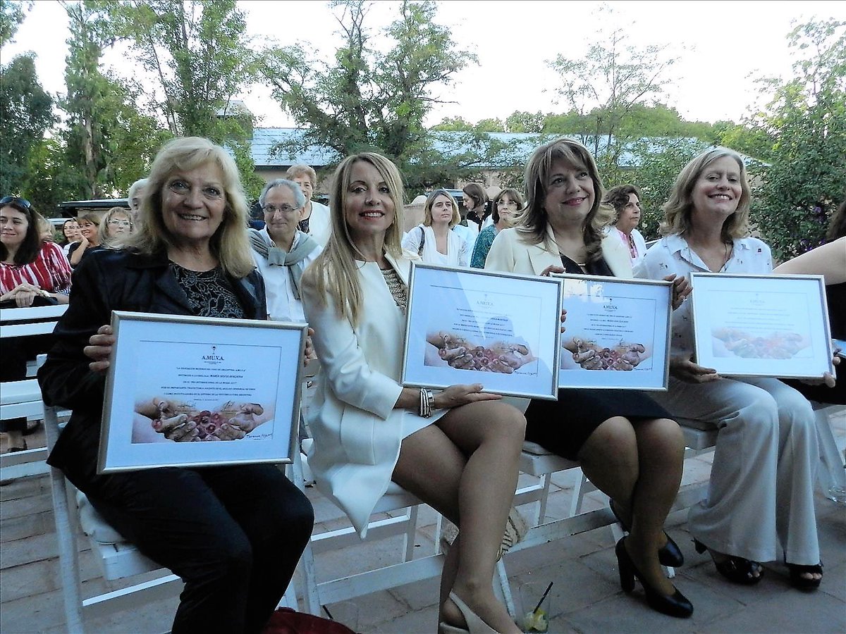 Todas las fotos del Homenaje del "Día Internacional de la Mujer" de <a href="/Amuva_Arg/">A.MU.V.A.</a> en este link facebook.com/caminosdelvino…