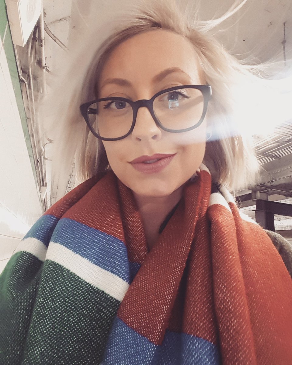 selectivelysosh's tweet photo. When your train and #selfie align 👌 thanks for this #beyonce moment this morning #TTC. https://t.co/auoRjKwtIR