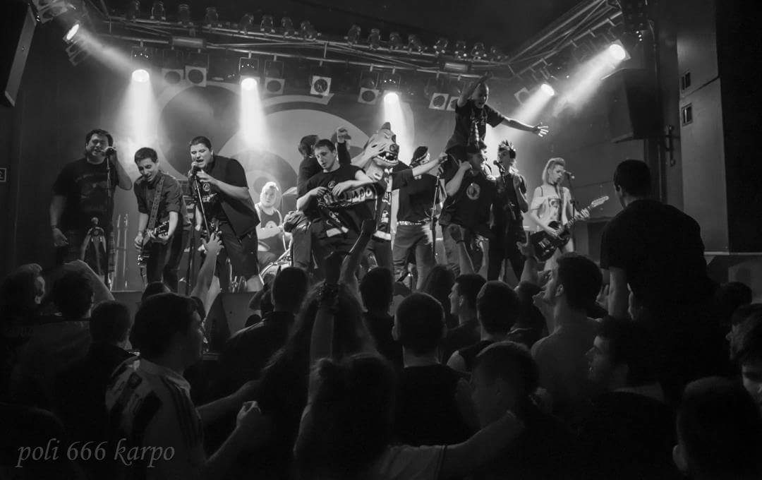 . <a href="/Astalapo/">Astalapo</a> larunbatean #JimmyJazzGasteizen
Aupa zuek!!

Argazkiak: Poli Karpo
Denak: facebook.com/666poli666/pos…
