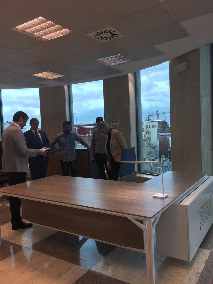 jsalgadofolch's tweet photo. Nuestras primeras visitas #showroom #madrid @Quadrifogliouff #lightfly #Accord #sitandstand #X8 https://t.co/iRBknEytUA