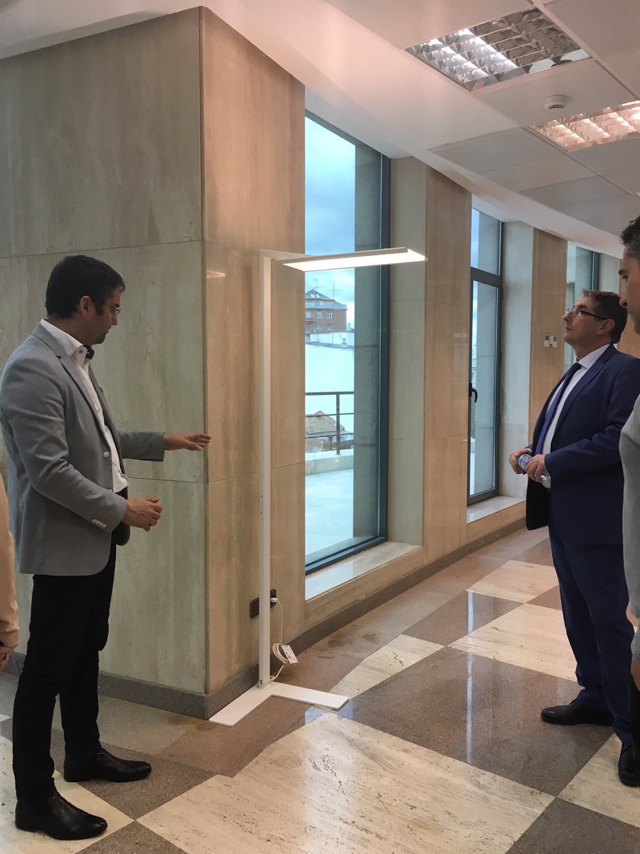 jsalgadofolch's tweet photo. Nuestras primeras visitas #showroom #madrid @Quadrifogliouff #lightfly #Accord #sitandstand #X8 https://t.co/iRBknEytUA
