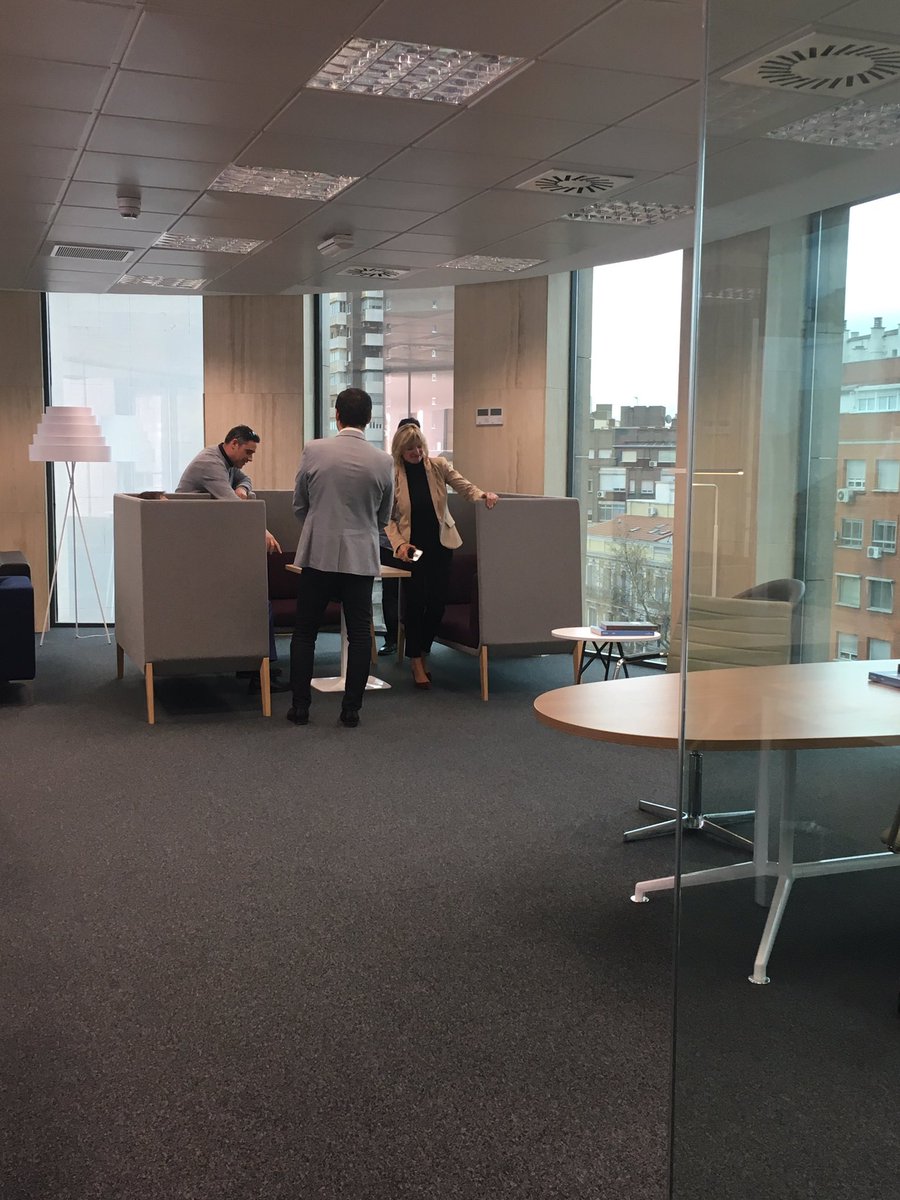 jsalgadofolch's tweet photo. Nuestras primeras visitas #showroom #madrid @Quadrifogliouff #lightfly #Accord #sitandstand #X8 https://t.co/iRBknEytUA