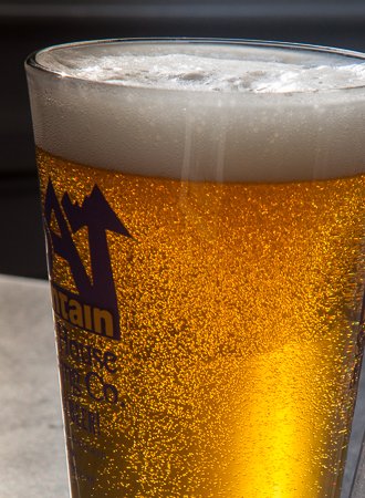 moatmountain's tweet photo. Time for a mid-week pick-me-up? We've got you covered. 😉 🍻 Cheers! #NHBeerInMe #craftbeer https://t.co/rrJn4oYMUH