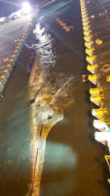 해양수산부가 언론에 배포한 세월호가 수면위로 올라 온 모습. 꿈만 같다..