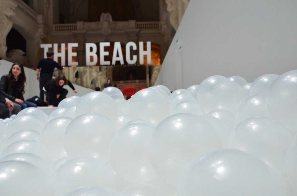 Parisiantouch's tweet photo. Toi aussi viens fêter les 20 ans de @coletteparis to #TheBeach ! Jusqu'au 25 mars aux @artsdecoratifs ! #cocacolette https://t.co/DmXAkehHfe