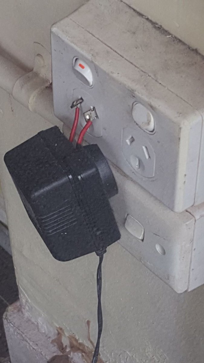 ATSTestandTag's tweet photo. Stupidity sometimes knows no bounds! This is why you need to implement a test &amp; tag program.  #ElectricalSafety #ElectricShock #dumbwaytodie https://t.co/fUr9rIU93H