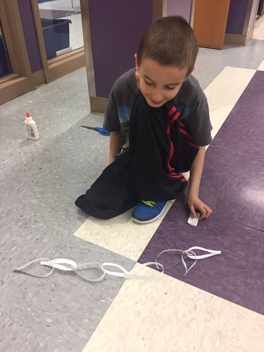 MsLarsonOtters's tweet photo. Who can make the longest paper chain with one piece of paper?! Third grade ASA being innovators. https://t.co/8Qq5iUBcIe