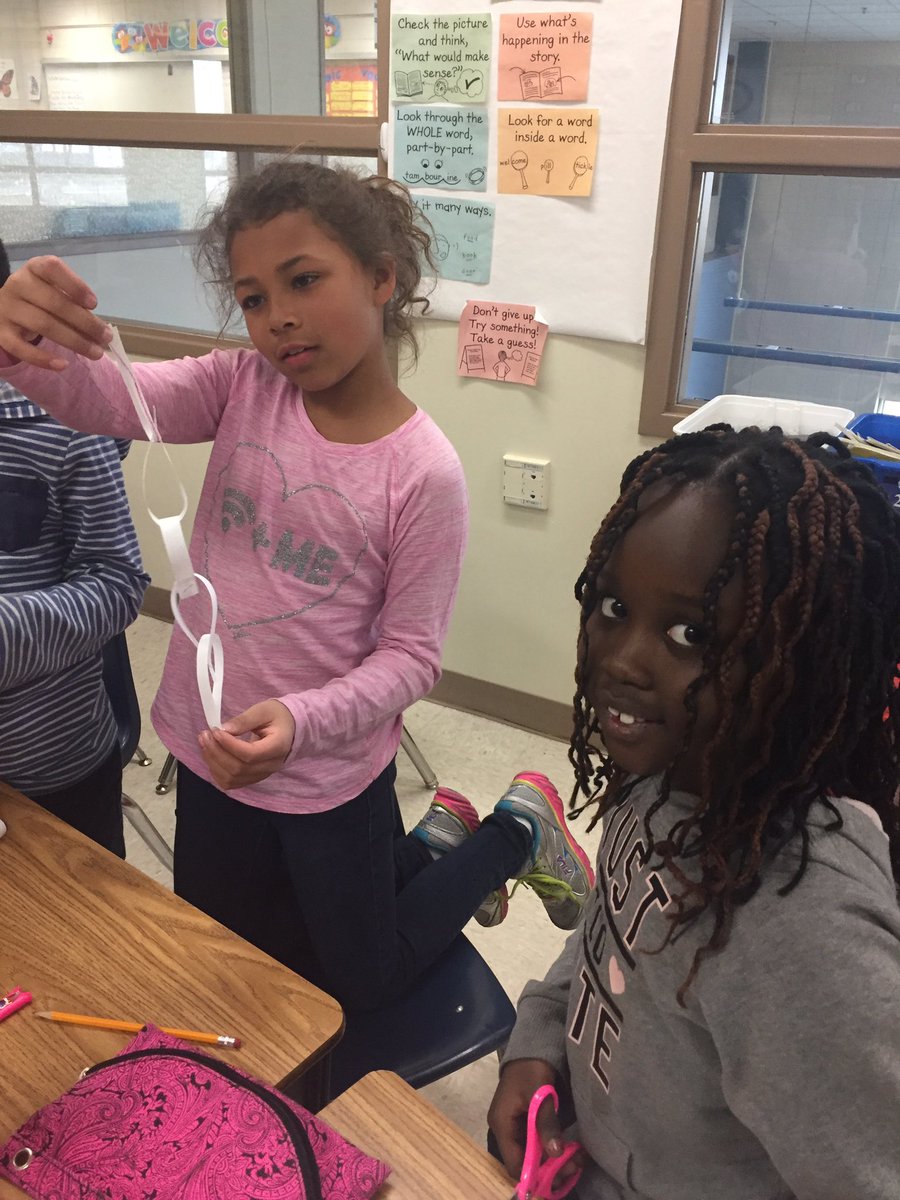 MsLarsonOtters's tweet photo. Who can make the longest paper chain with one piece of paper?! Third grade ASA being innovators. https://t.co/8Qq5iUBcIe