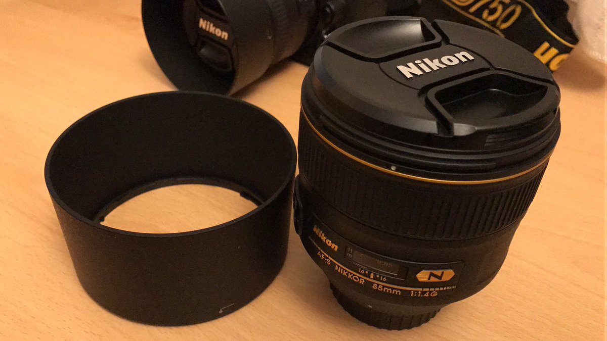 Acabamos de encontrar ESTO al llegar a casa. Que maravilla! Deseando probarlo!
#Nikkor #85mm #Nikon