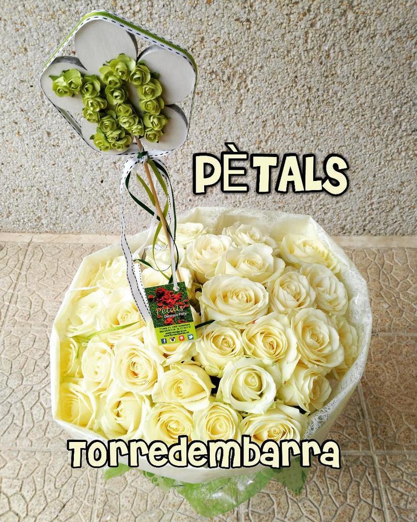 petalslatorre's tweet photo. Senzillament 30 Roses Blanques per un 30è.Aniv.!!
#ramsderoses #ramosderosas #roses #rosas #rosesblanques #rosasbla… https://t.co/HU90n5sATT