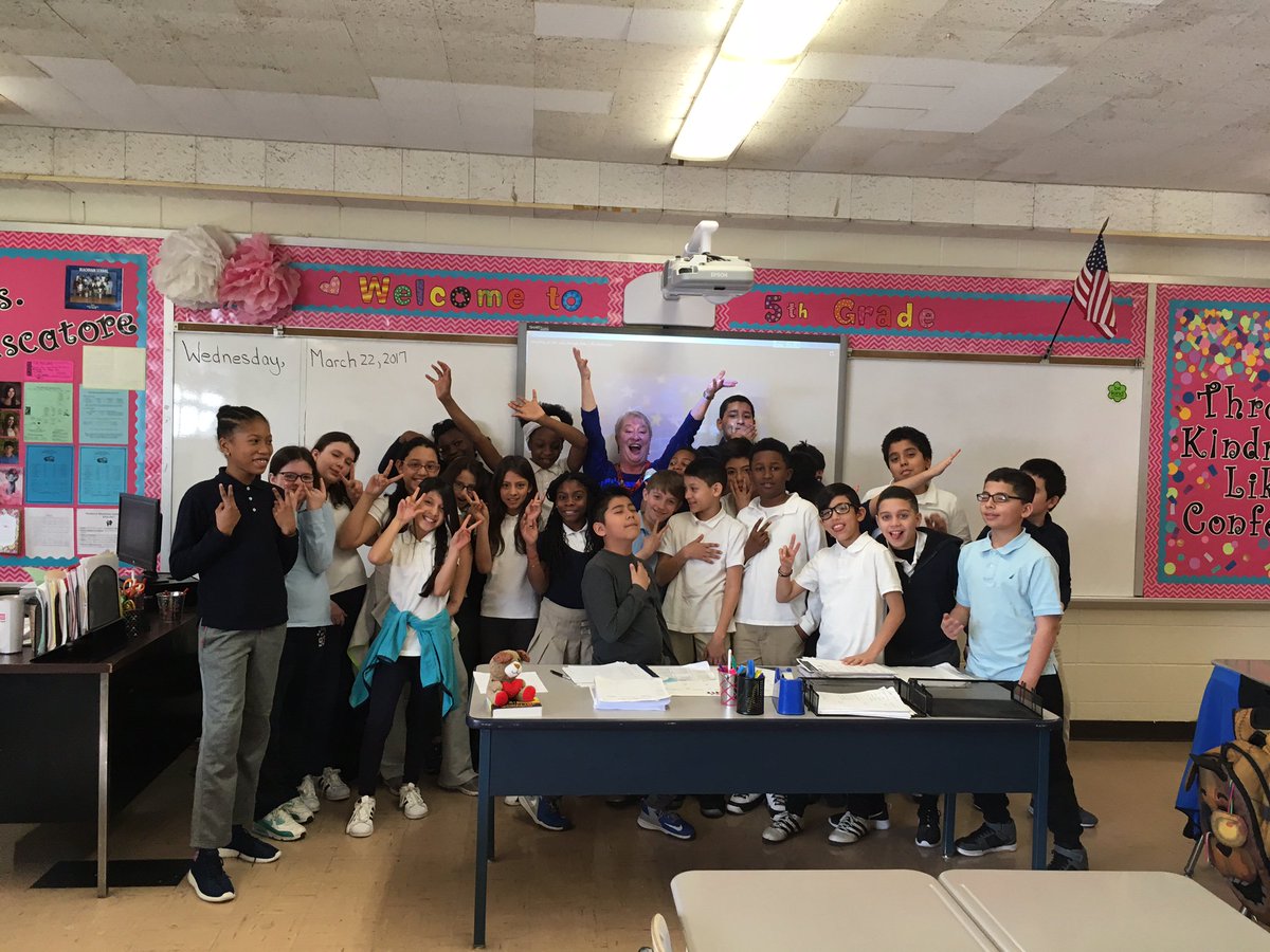 AdairHeitmann's tweet photo. Thrilled to present at #ArtsCountDay in Bridgeport Public Schools today! Great teachers &amp; students! @BridgeportPSchl @CulturalFC https://t.co/aecELWyjNk