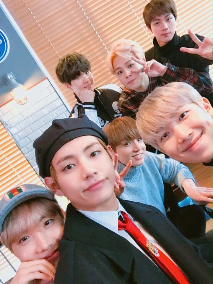 LatinARMYDR's tweet photo. @sdconcerts @BTS_twt  Que tal si traen a BTS? 👀Se venderian muy rapido laa voletas 👀 https://t.co/eOzcrc25nO