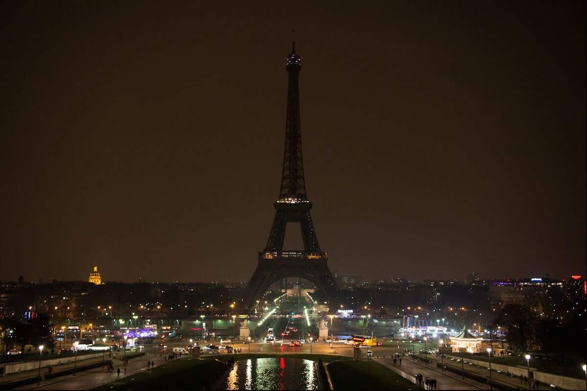 I will turn my lights off tonight, at midnight, to pay tribute to the victims of the London attack. #EiffelTower